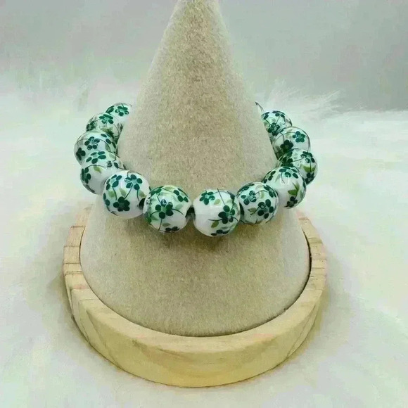 Chinese-Style Ceramic Floral Beaded Bracelet in Green - Picture 4 of 6